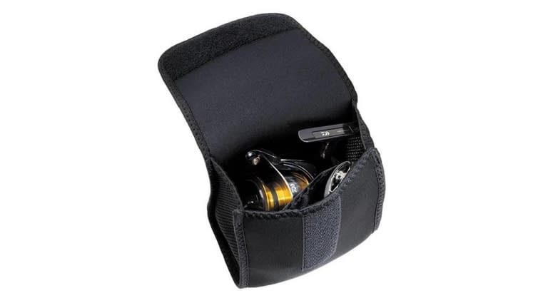Daiwa Neoprene Spinning Reel Covers - acc-neo-reel-cover-medium-NRC-SPM-MH-3QTR-view-reel_900x-ezgif.com-webp-to-jpg-converter